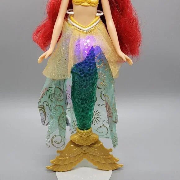 Hasbro Disney Princess Little Mermaid Ocean Lights Ariel Doll Water Activated - Picture 9 of 12